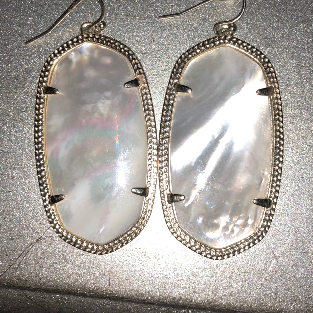 Kendra Scott DANIELLE EARRINGS Pearly White